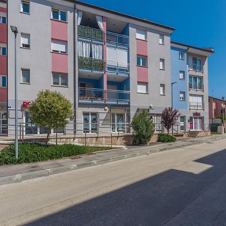 Apartment Melarnian Near The Beach In Umag Exterior photo
