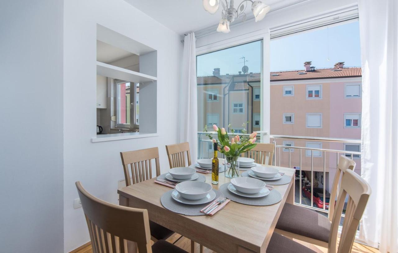 Apartment Melarnian Near The Beach In Umag Exterior photo