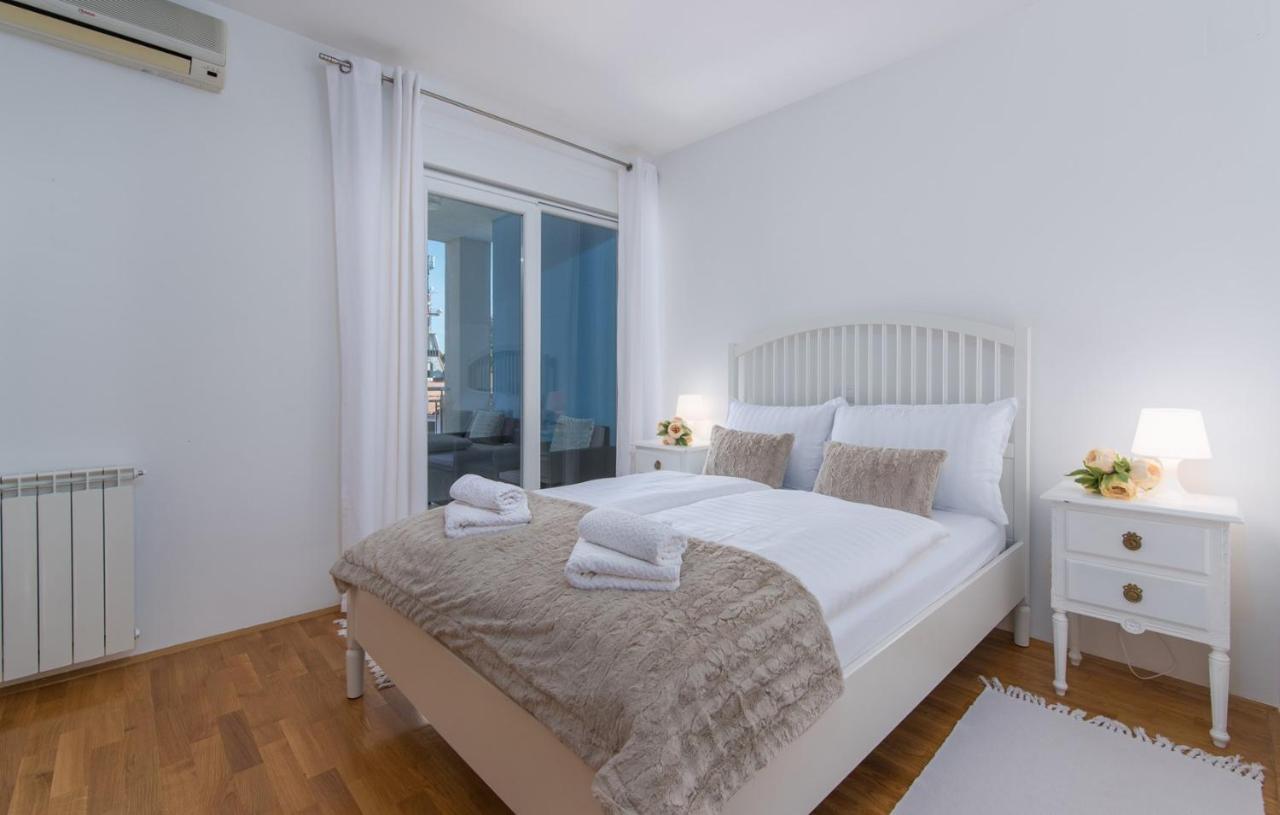 Apartment Melarnian Near The Beach In Umag Exterior photo