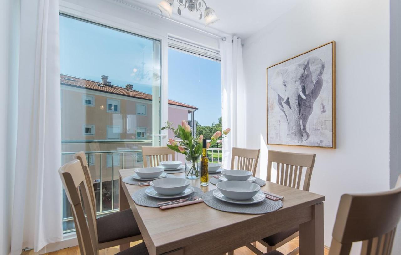 Apartment Melarnian Near The Beach In Umag Exterior photo
